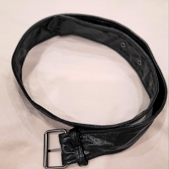 Forever 21 80s Black Faux Patent Bomber Jacket - Picture 7 of 13